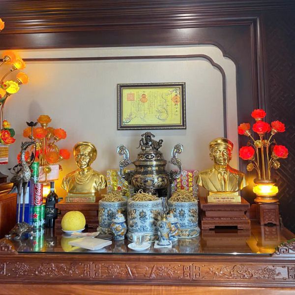 Hoàn thiện và bàn giao bộ tam sự khảm ngũ sắc và tượng truyền thần dát vàng tại Hải Phòng