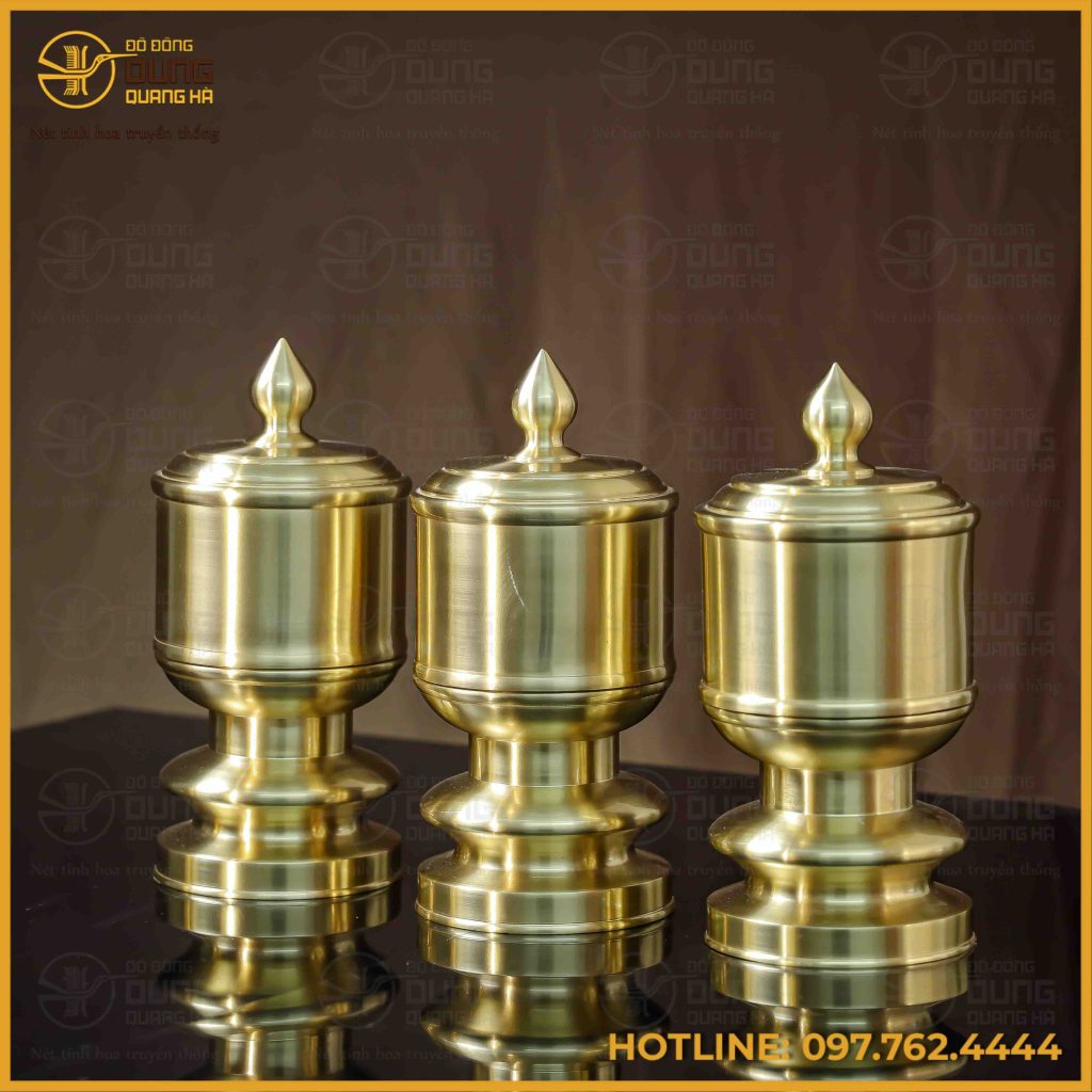 Bộ đài thờ toát lên vẻ đẹp sang trọng với sắc vàng xanh đặc trưng