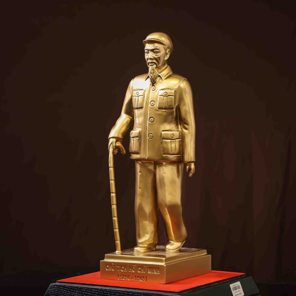 Sức hút uy nghiêm, nhân hậu của tượng Bác Hồ bằng đồng đỏ cao cấp