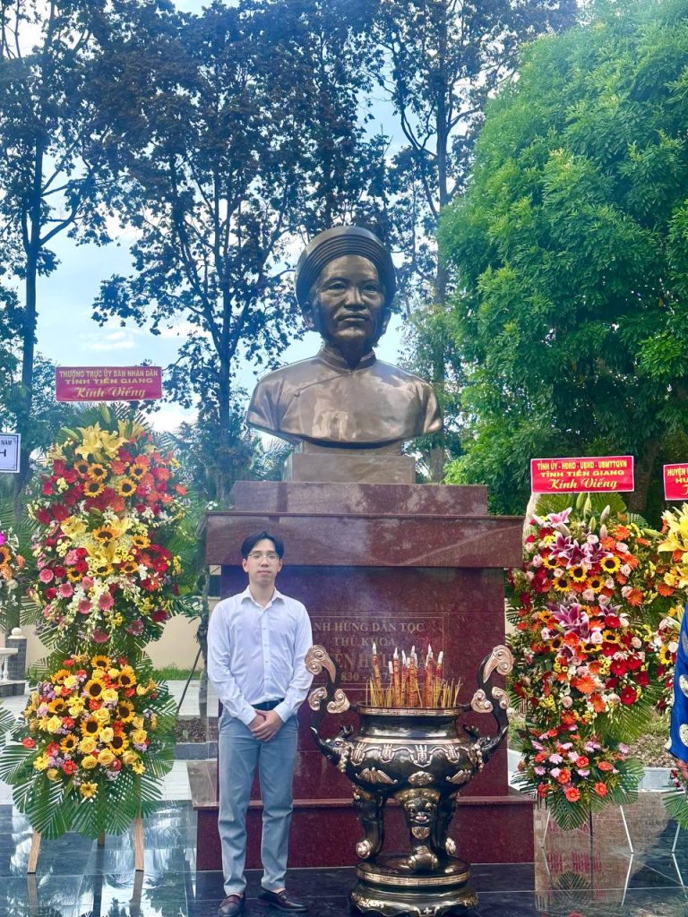 Lắp đặt tượng anh hùng dân tộc Nguyễn Hữu Huân 1m6 tại Chợ Gạo, Tiền Giang