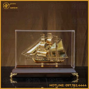 Vẻ đẹp uy nghi, kiêu hãnh của con thuyền chở tài lộc