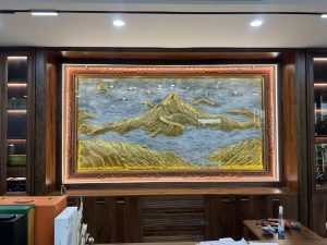 Đồ đồng Dung Quang Hà lắp đặt tranh núi vàng mây bạc bằng đồng tại Thái Nguyên