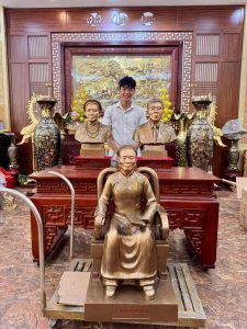 Hoàn thiện tượng 2 pho tượng chân dung bán thân cao 60cm và 1 pho tượng ngồi cao 90cm cho khách Phủ Lý, Hà Nam