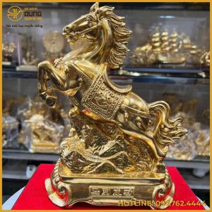 Tượng Ngựa Phi Nước Đại Dát Vàng – Khát vọng chinh phục và biểu tượng của sự thăng hoa