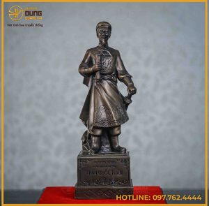 Tượng Trần Hưng Đạo đồng vàng hun cao 30cm ngang 11cm