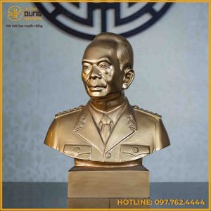 Tượng Võ Nguyên Giáp bằng đồng đỏ bán thân 40cmx32cmx14cm