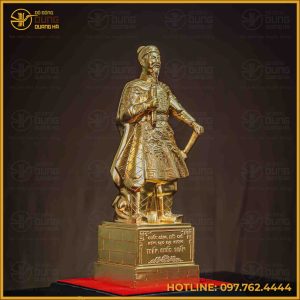 Tượng Trần Hưng Đạo đồng đỏ mộc cày nổi dát vàng cao 38cm