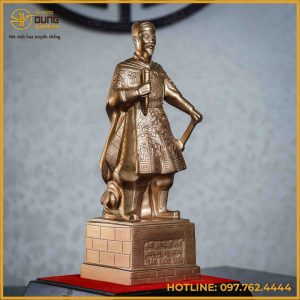 Tượng Trần Hưng Đạo bằng đồng đỏ cày nổi cao 38cm ngang 12cm