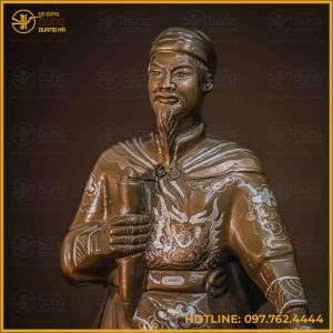Tượng Trần Hưng Đạo đồng đỏ khảm tam khí cao 38cm