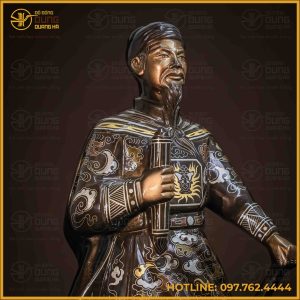 Tượng Trần Hưng Đạo đồng đỏ khảm ngũ sắc cao 38cm