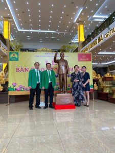 Bàn giao Tượng Bác Hồ bằng đồng tinh xảo chuyển sang Nga