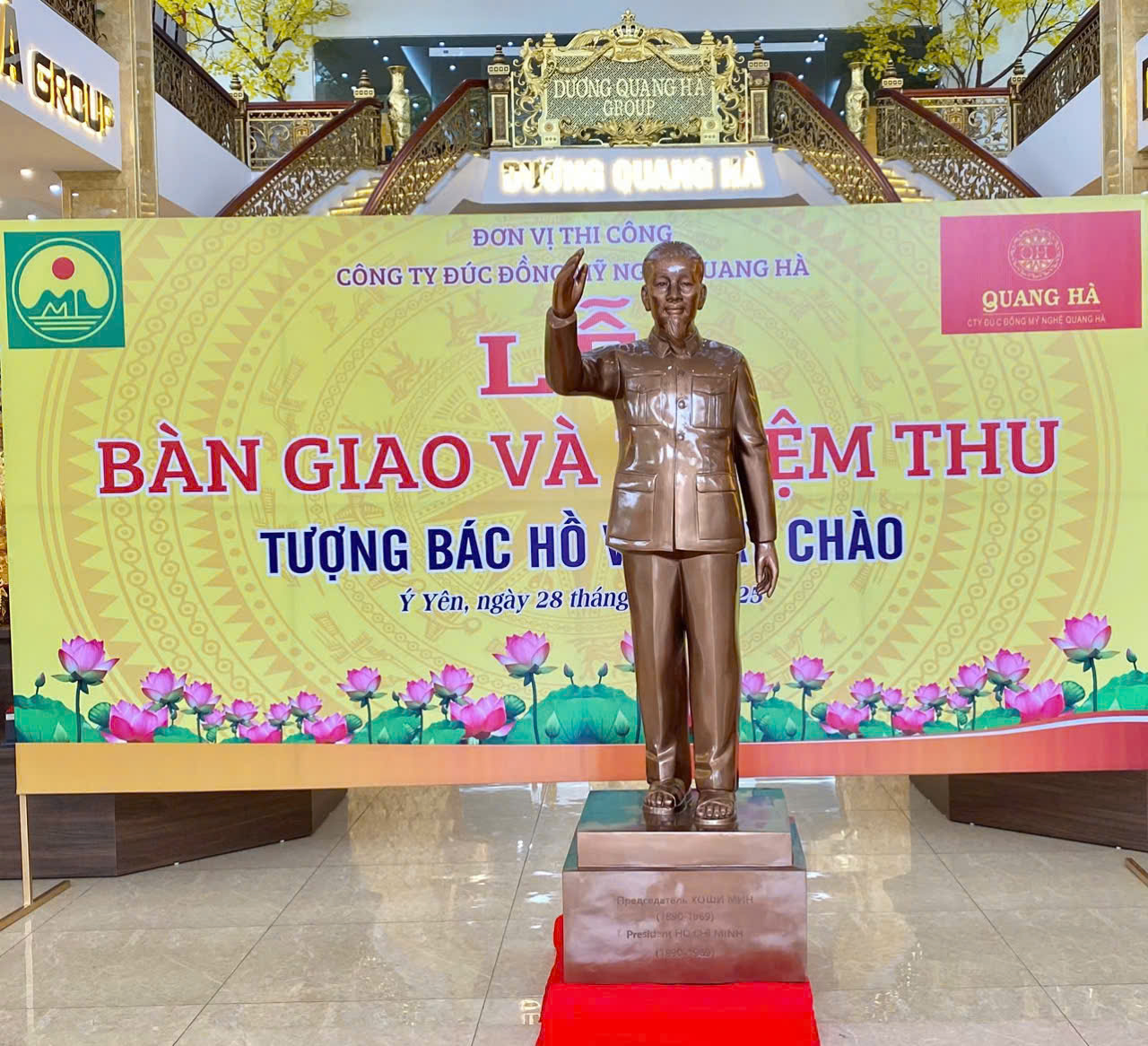 Bàn giao Tượng Bác Hồ bằng đồng tinh xảo chuyển sang Nga
