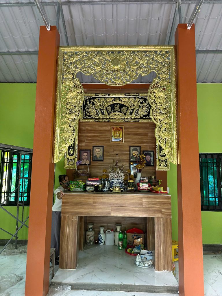 Bàn giao lắp đặt cửa võng và bộ cuốn thư câu đối đồng vàng cho khách hàng tại Bắc Ninh