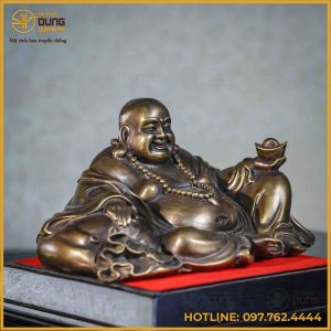 Tượng Phật Di Lặc bằng đồng vàng hun kích thước cao 15cm, ngang 27cm, sâu 16cm