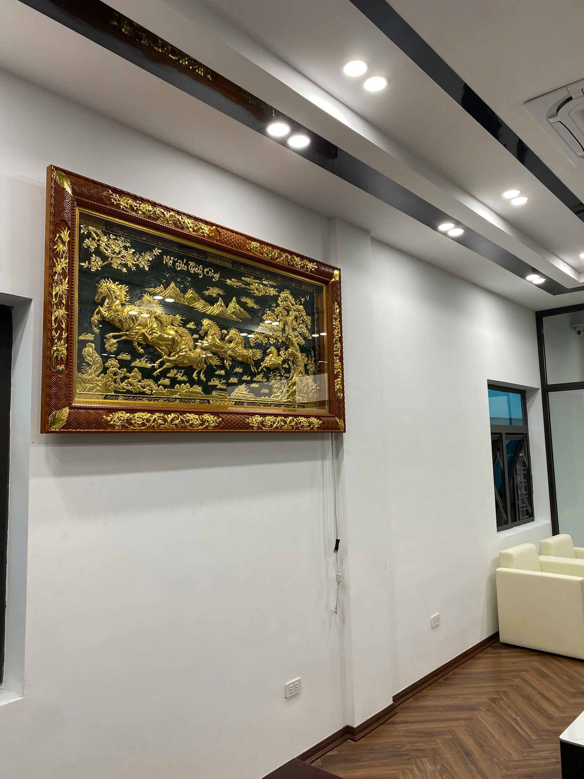 Màu sắc sang trọng, phù hợp với không gian nội thất