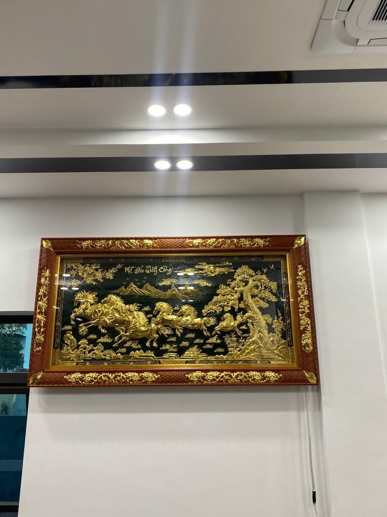 Bàn giao, lắp đặt tranh mã đáo thành công 1m07 x 1m97 dát vàng 9999 tại tp Hải Phòng