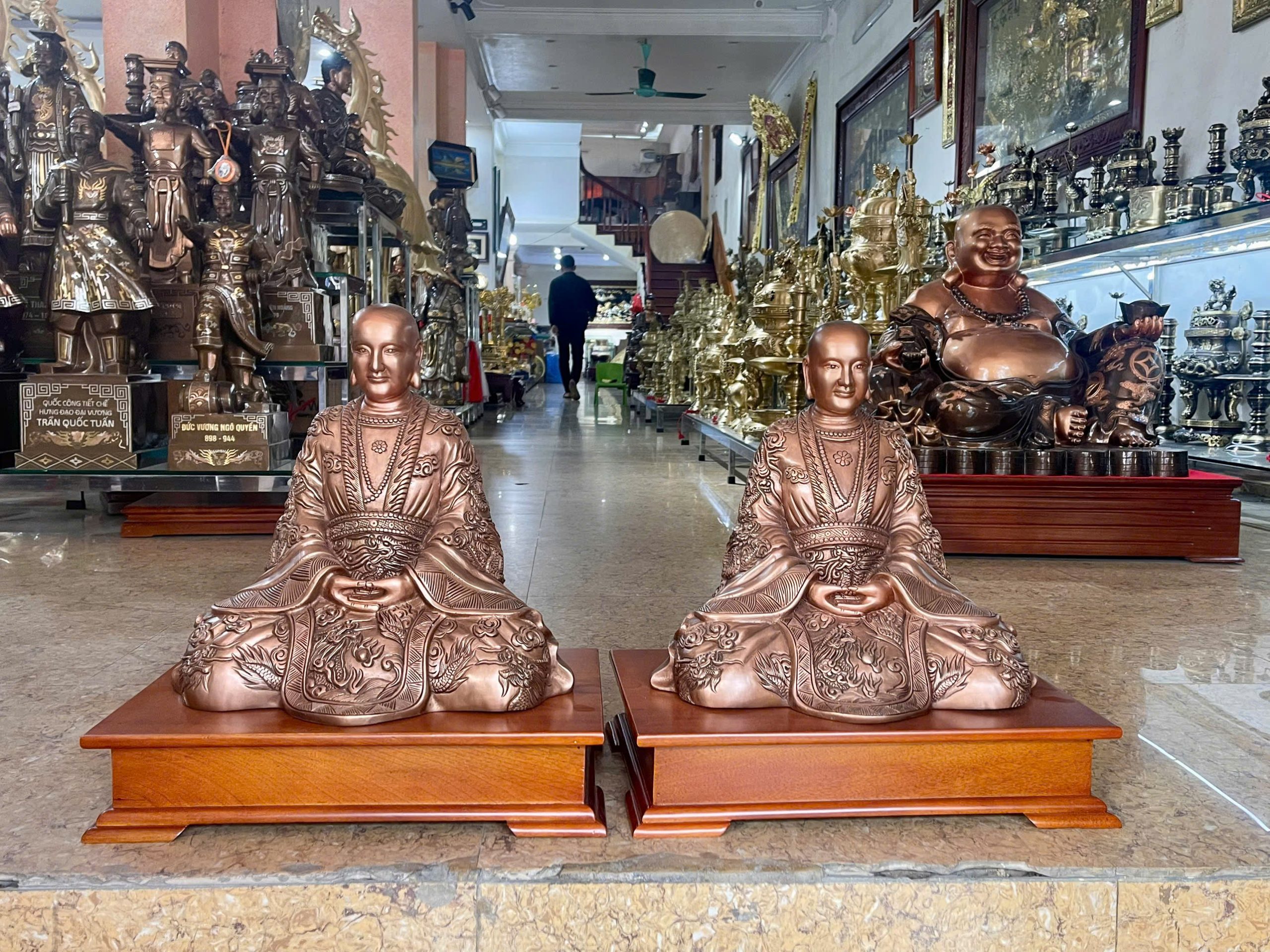 Bàn giao tượng Nguyễn Minh Không 42cm đồng đỏ tại Thạch Thất - Hà Nội