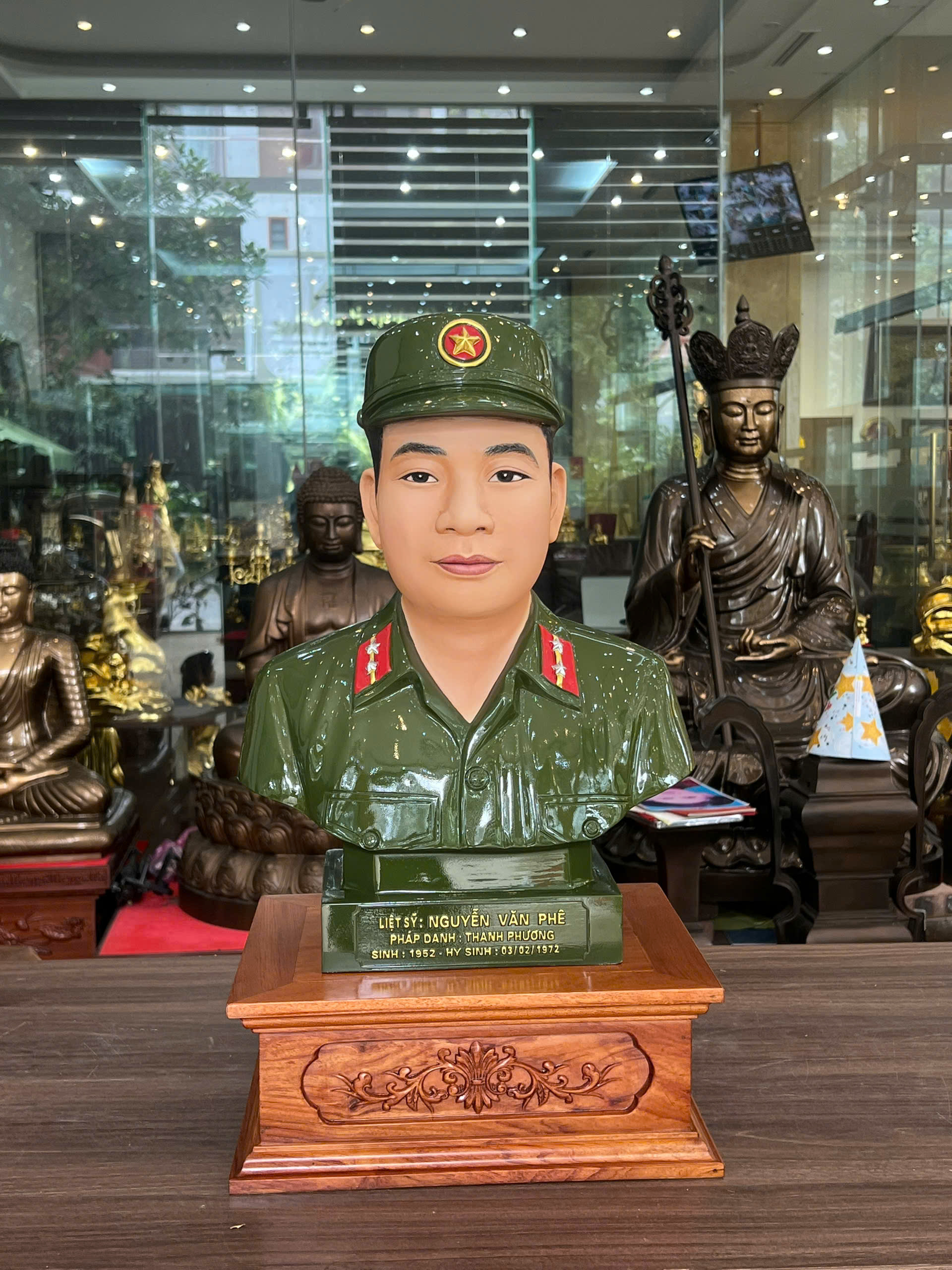Tượng người chiến sĩ