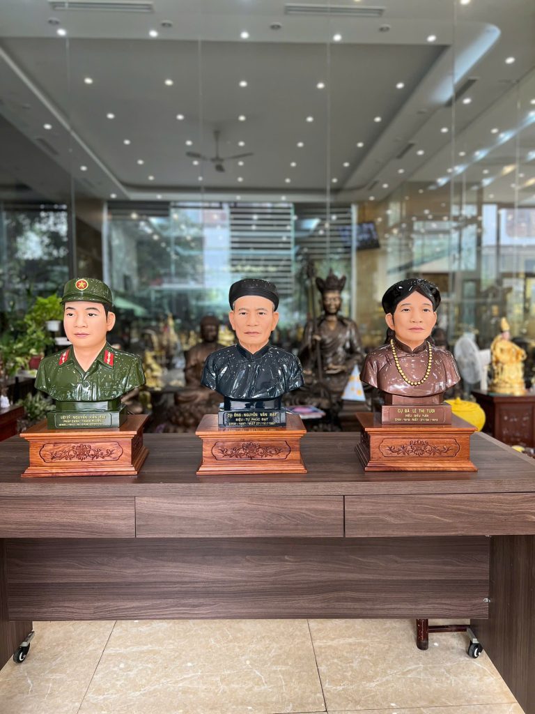 Hoàn thiện và bàn giao 3 pho tượng truyền thần tô phấn diện