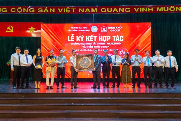 Đúc Đồng Theo Yêu Cầu: Từ Ý Tưởng Đến Tác Phẩm, Không Giới Hạn Khuôn Mẫu