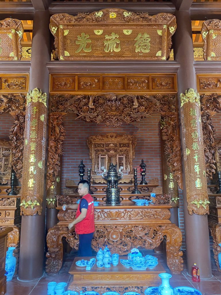 Bàn giao đỉnh thờ khảm ngũ sắc tại Khoái Châu, Hưng Yên