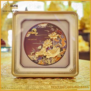 Tranh sen bằng đồng dát vàng kích thước 29x29cm