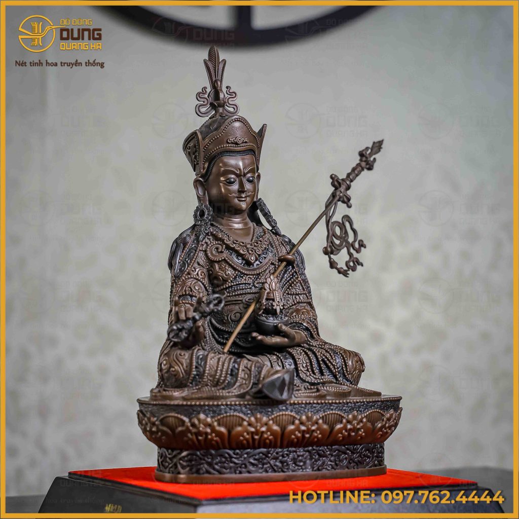 Tượng Liên Hoa Sanh bằng đồng vàng hun đen kích thước 30cm x 20cm