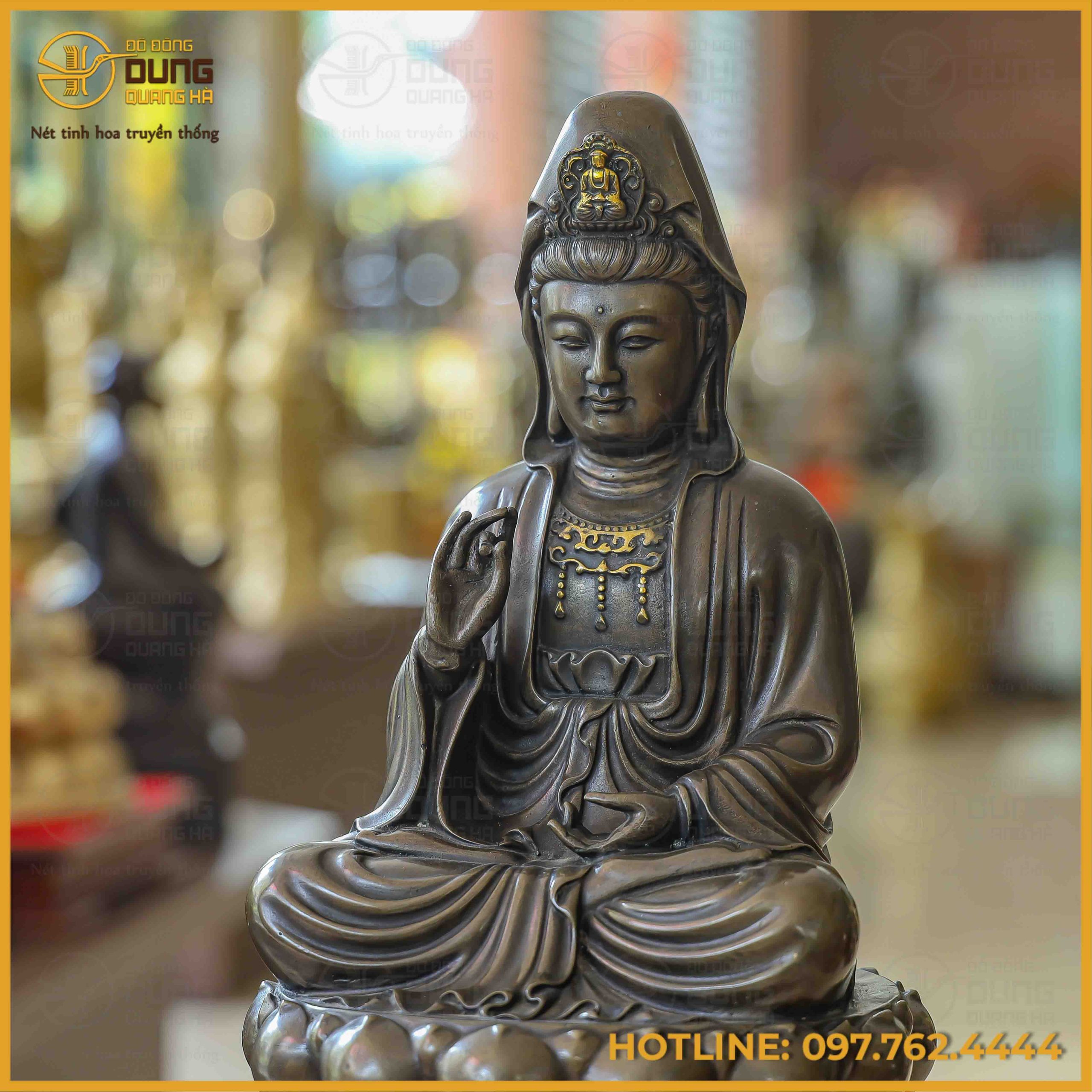 Thế tay của Bồ Tát được khắc họa sống động