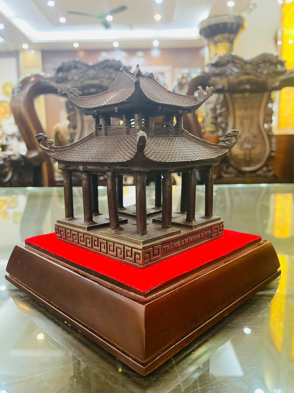 Màu sắc cổ kính, trang nghiêm