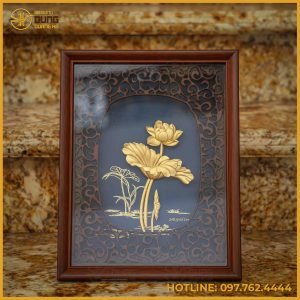 Tranh hoa sen bằng đồng dát vàng kích thước 31x25cm