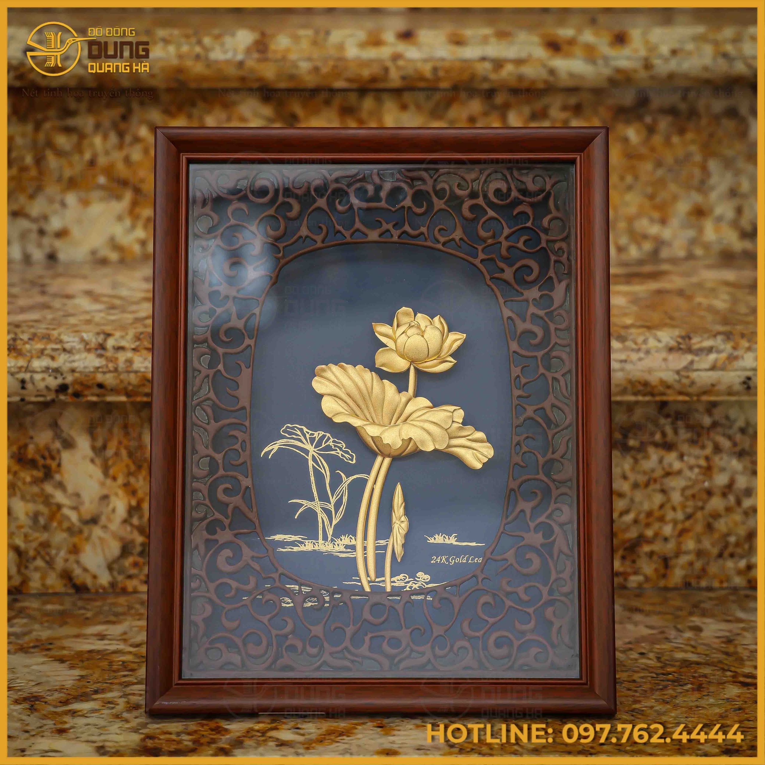 Tranh hoa sen bằng đồng dát vàng kích thước 31x25cm