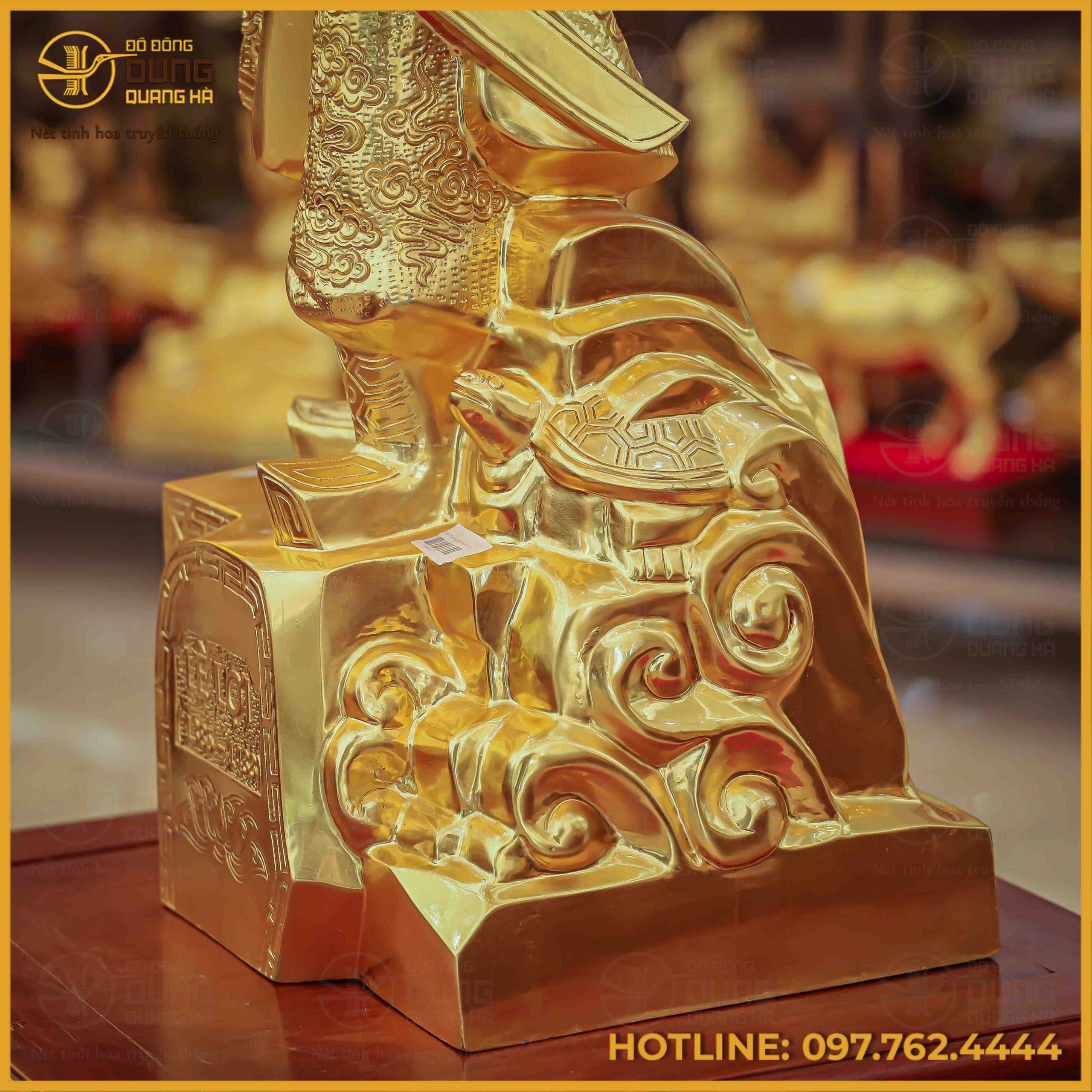 Phần đế tượng là một điểm nhấn đặc biệt với tạo hình nhiều tầng bậc