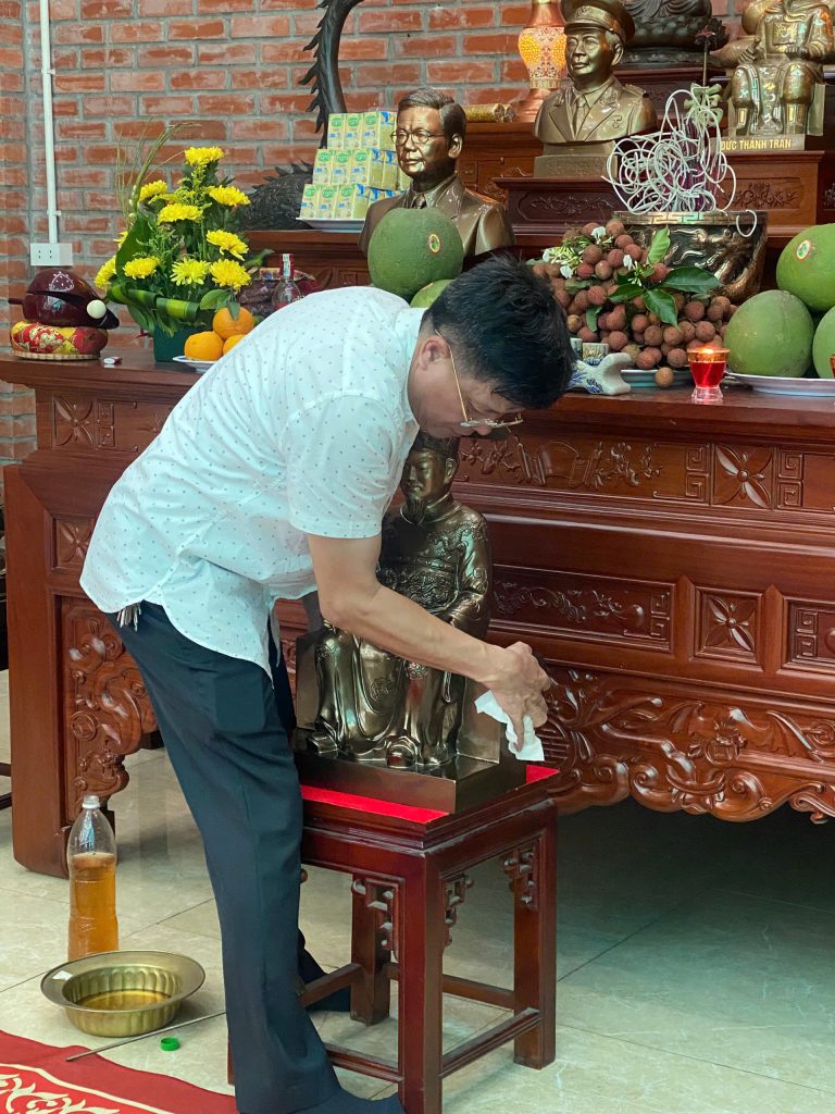 Tiếp đón Họ Đặng đến xưởng rước tượng thuỷ tổ về Hải Phòng