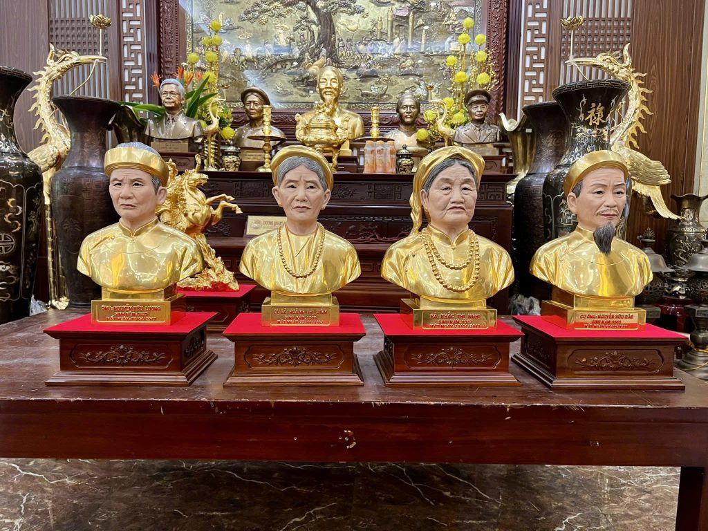 Hoàn thiện 4 pho tượng chân dung cao 42cm cho khách ở Hà Nội