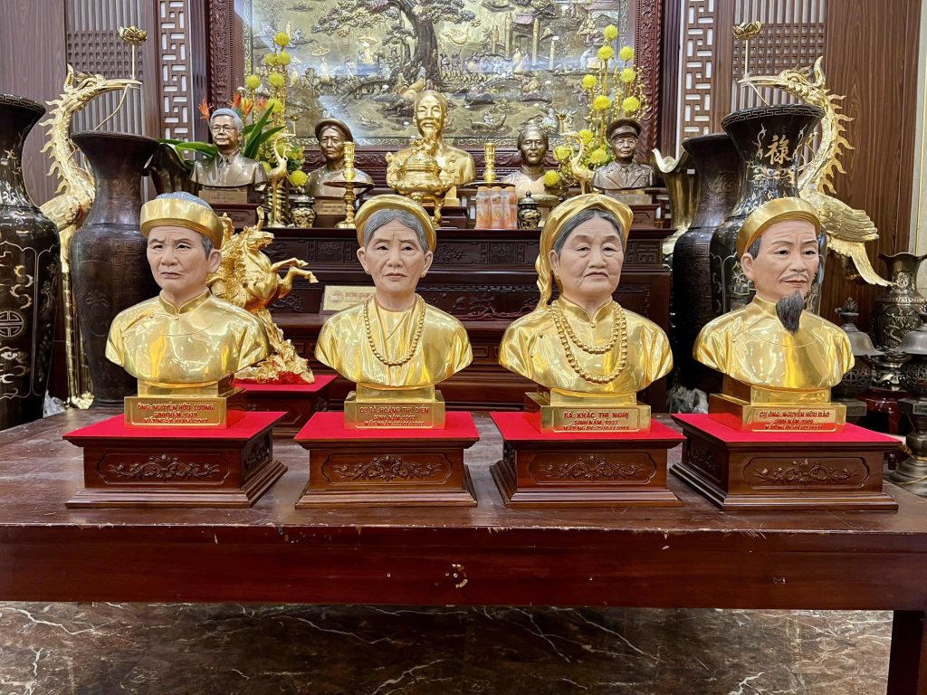 Hoàn thiện 4 pho tượng chân dung cao 42cm cho khách ở Hà Nội