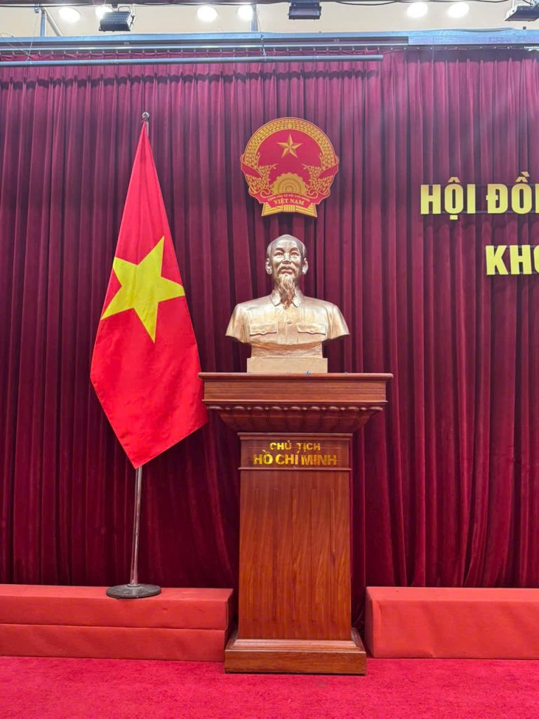 Bàn giao tượng Bác Hồ bằng đồng cao 1m2 tại thành phố Hạ Long, Quảng Ninh