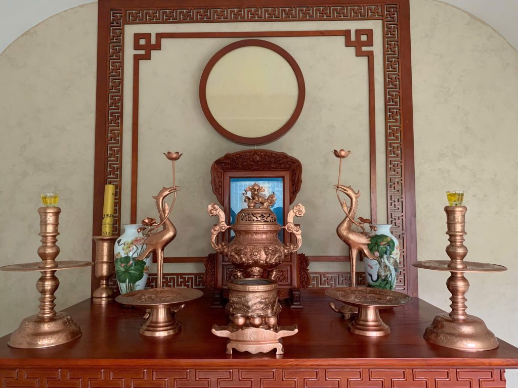 Bàn Giao Bộ Đồ Thờ Đồng Đỏ Cao Cấp Cho Gia Chủ Tại TP. Hồ Chí Minh