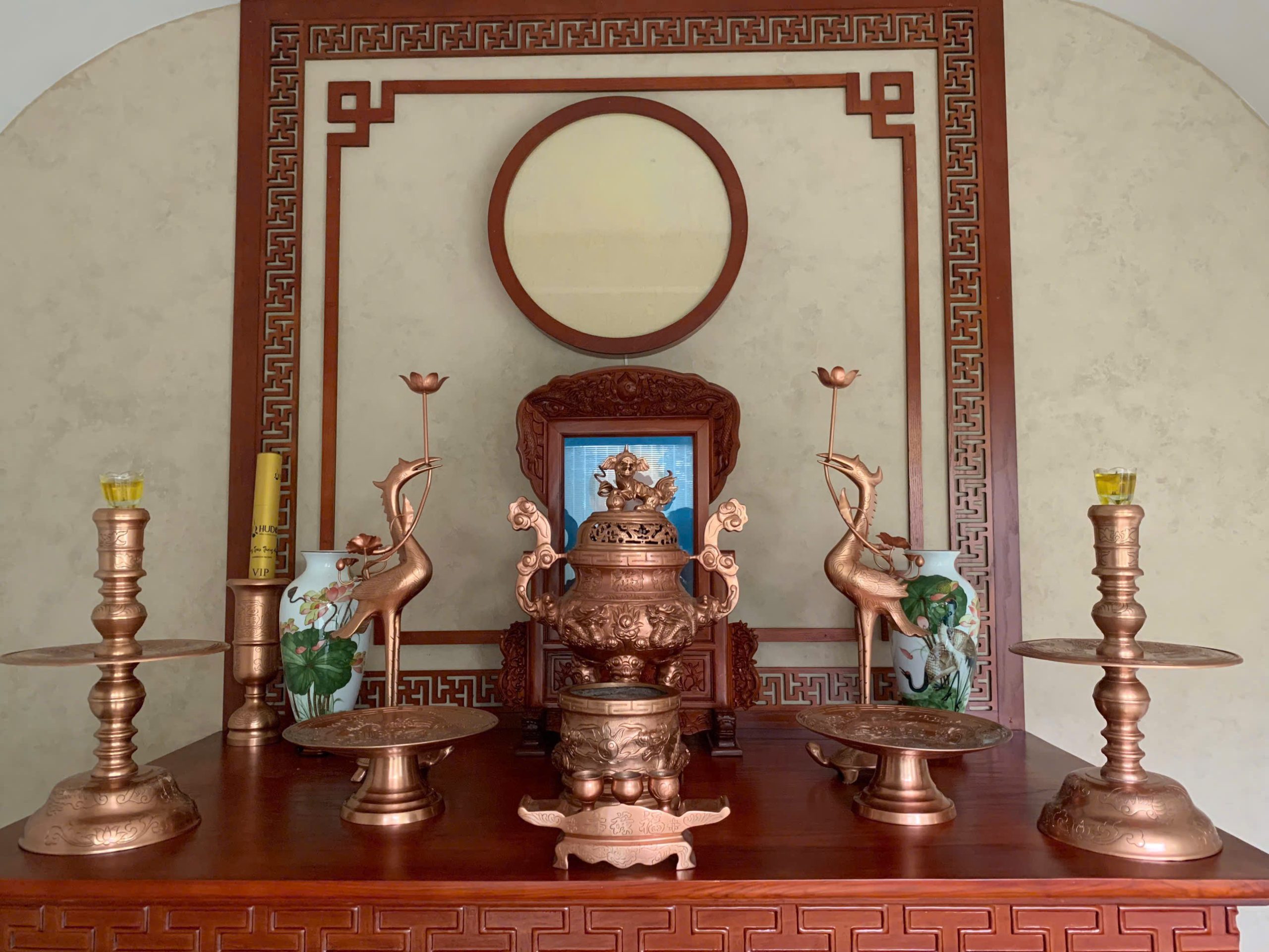 Bàn Giao Bộ Đồ Thờ Đồng Đỏ Cao Cấp Cho Gia Chủ Tại TP. Hồ Chí Minh