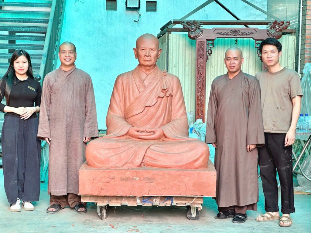 Hoàn thiện mẫu đất Trưởng lão hòa thượng Thích Thiện Thông cao 1m45