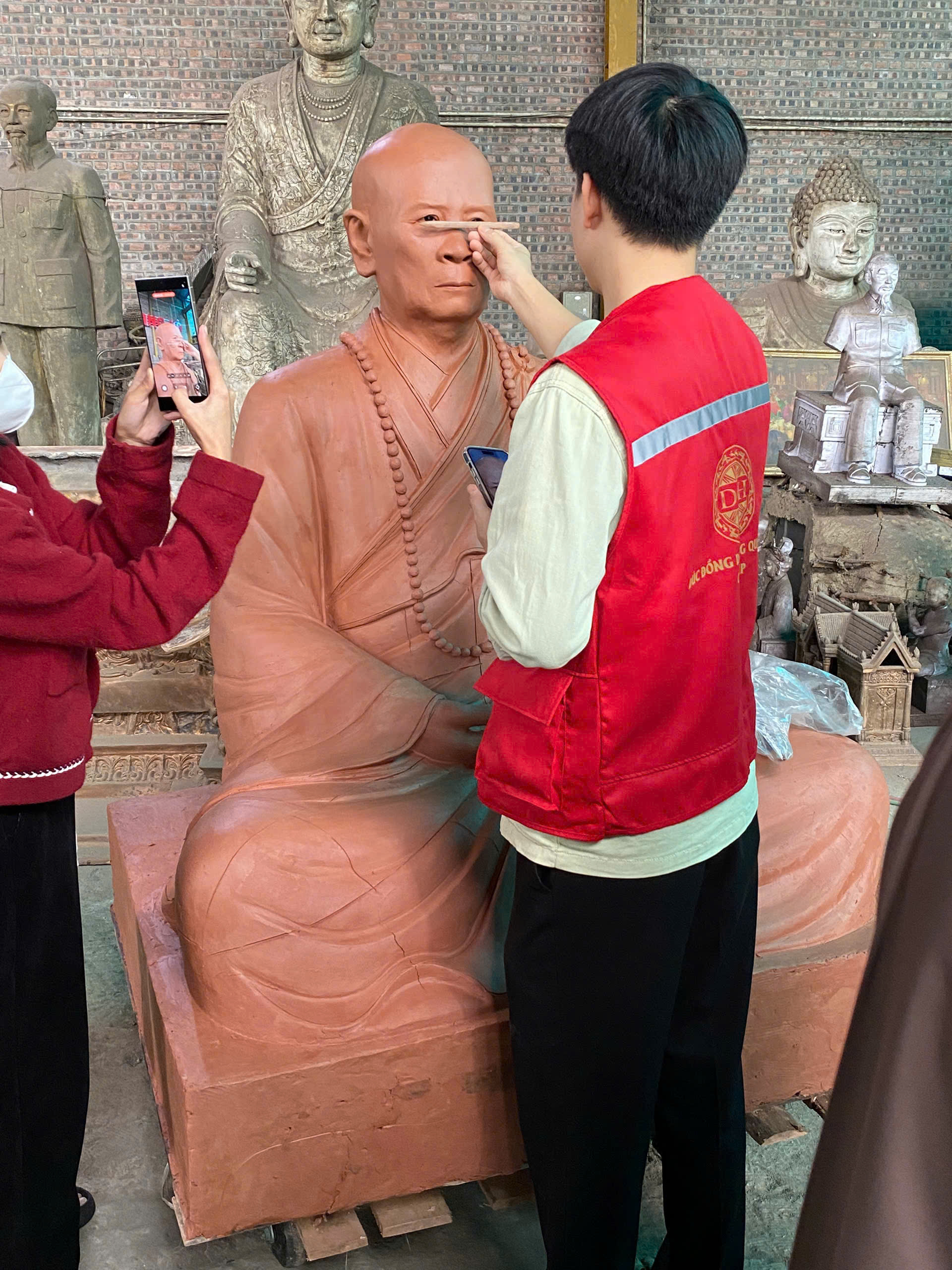 Khách hàng hoàn toàn hài lòng với mẫu tượng