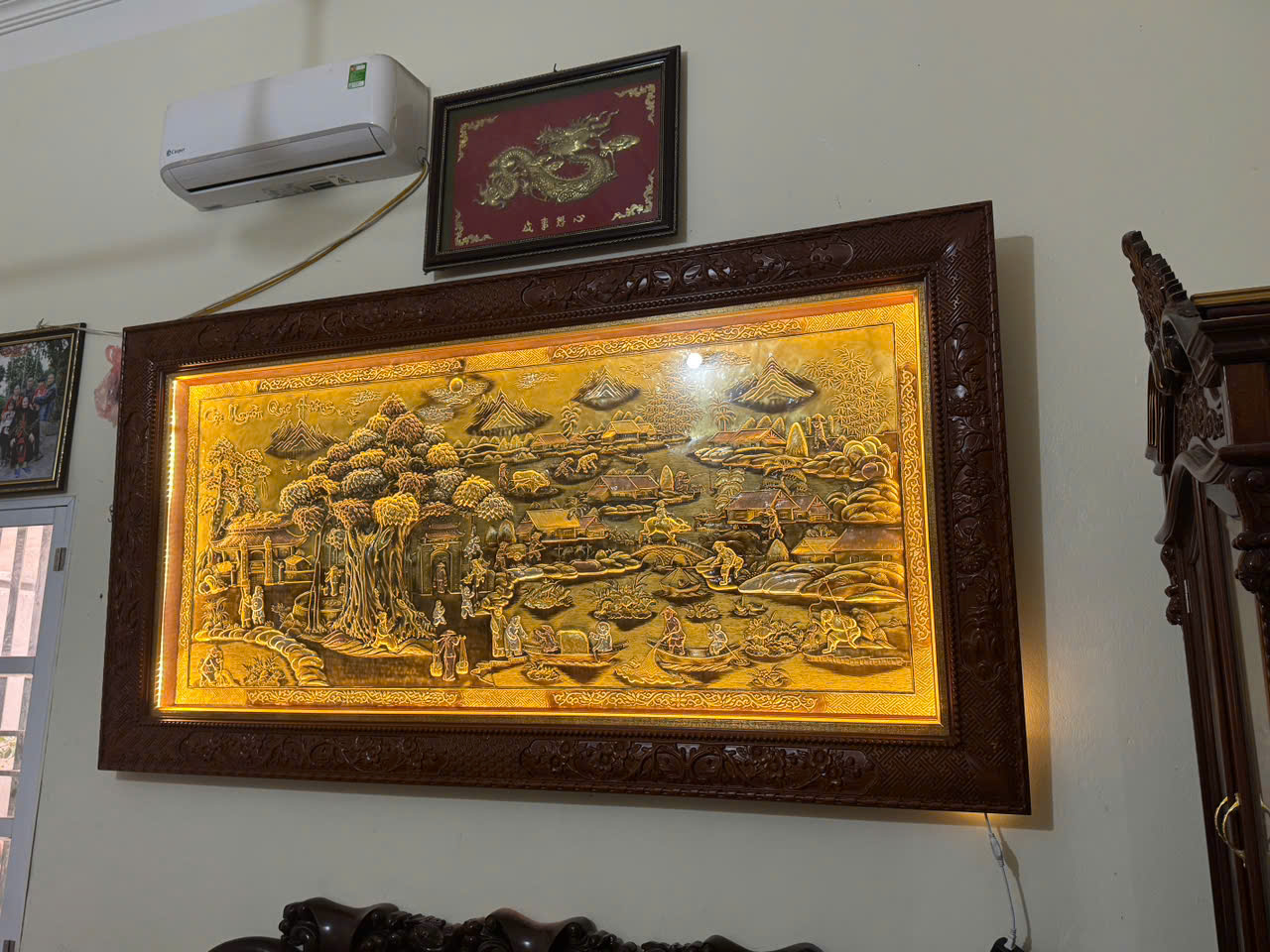 Màu sắc tươi sáng, sang trọng
