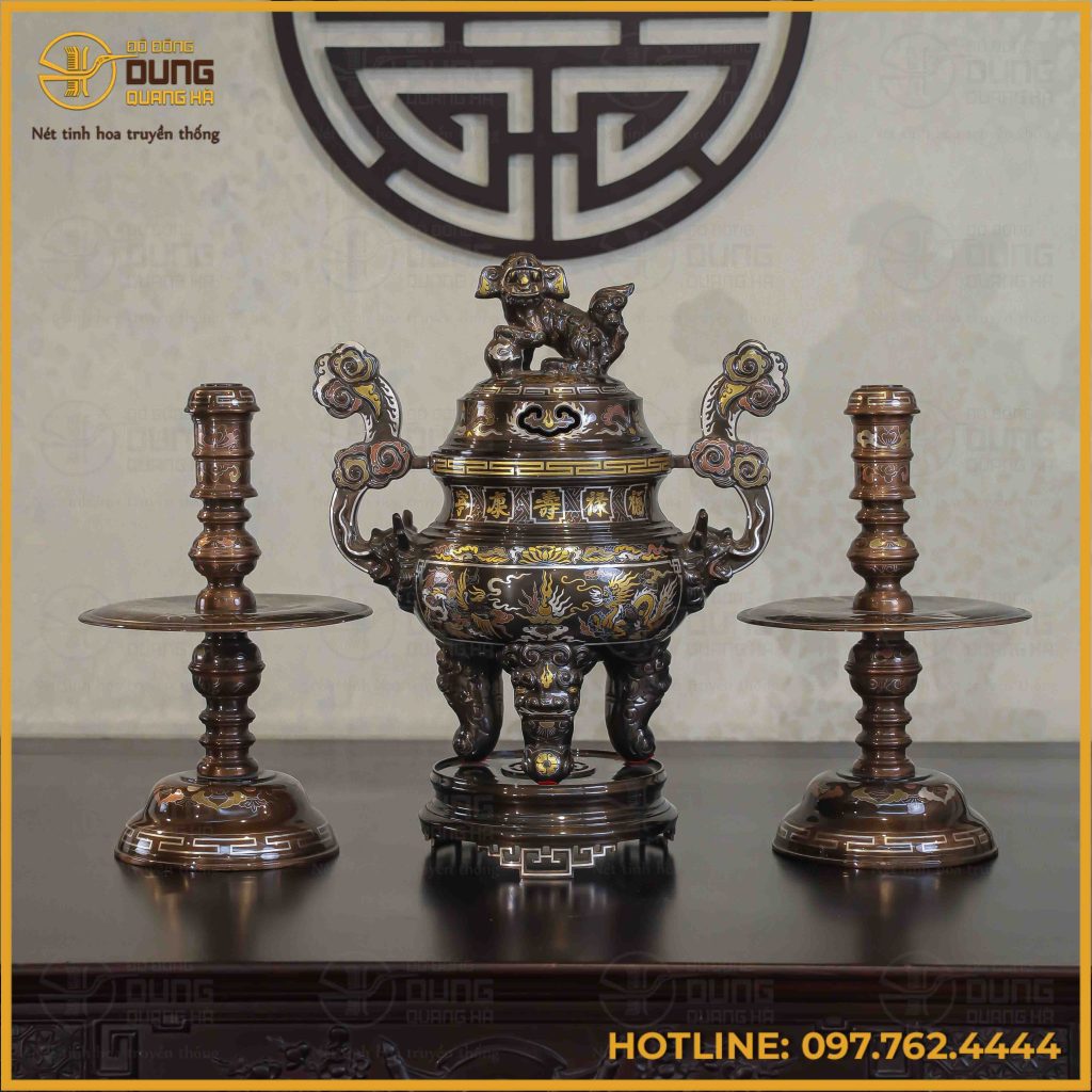 Bộ tam sự nến đồng đỏ khảm ngũ sắc Song Long Chầu Nguyệt 50cm