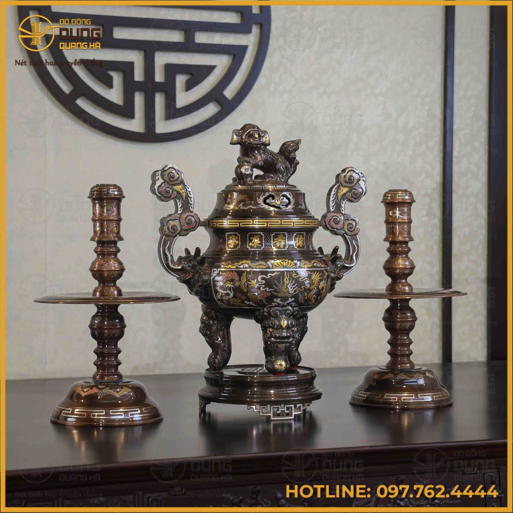 Bộ tam sự nến đồng đỏ khảm ngũ sắc Song Long Chầu Nguyệt 50cm