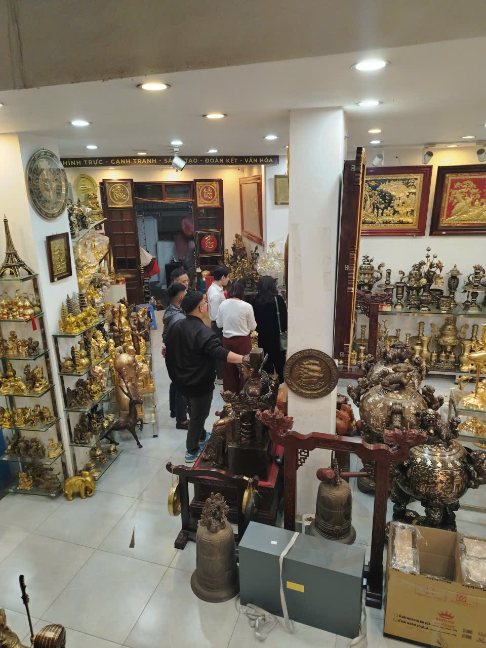 Đội ngũ TVBH nhiệt tình, am hiểu sản phẩm sẽ giúp khách hàng giải đáp mọi thắc mắc
