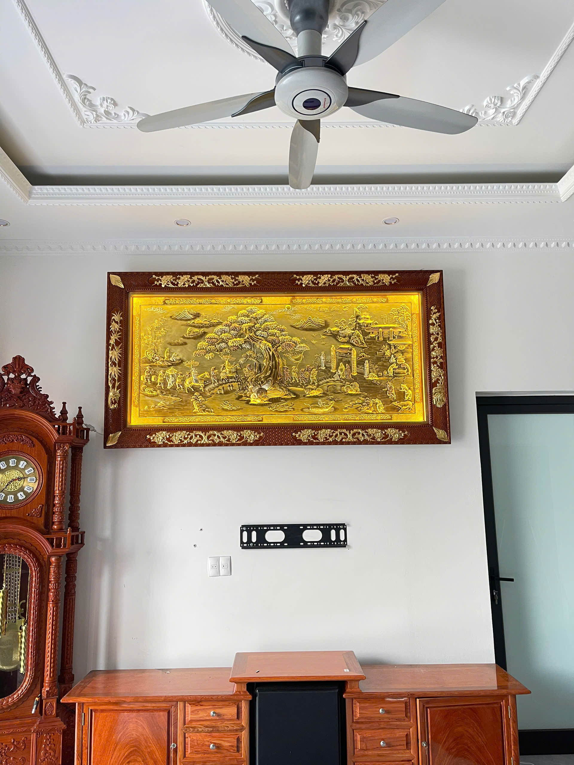 Hoàn thiện và bàn giao tranh Vinh Quy Bái Tổ đồng vàng dát điểm vàng 2m3 x 1m2 tại Thanh Hà - Hải Dương