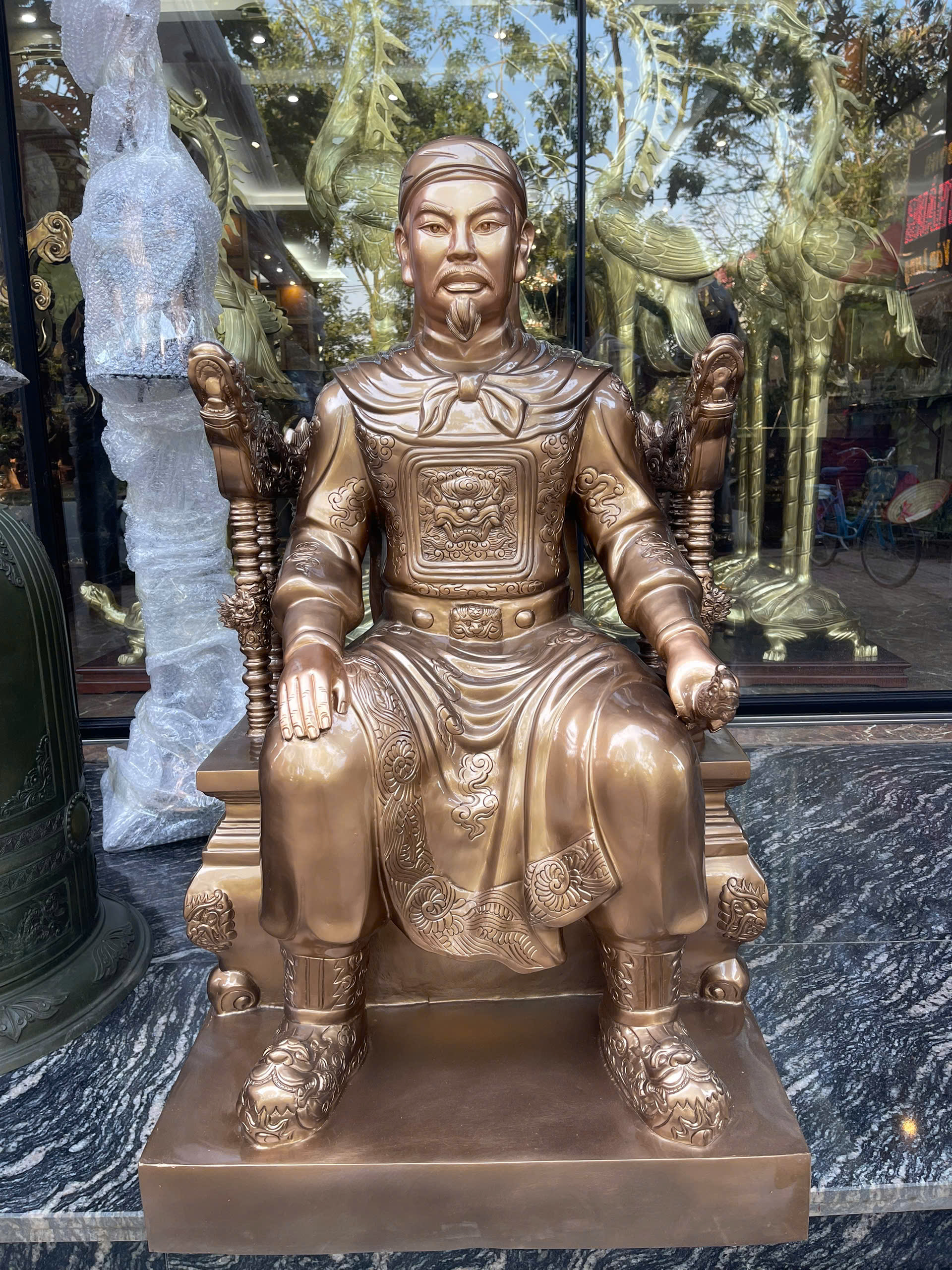 Bàn Giao Tượng Cụ Trần Khát Chân Cao 1,07m