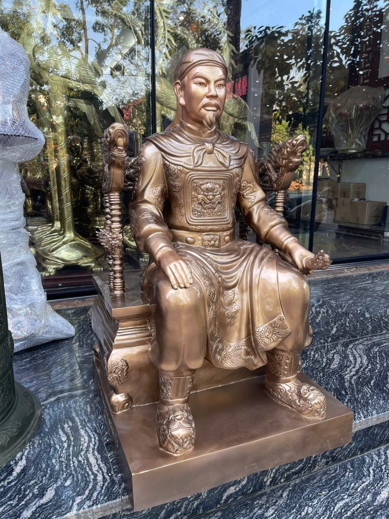 Bàn Giao Tượng Cụ Trần Khát Chân Cao 1,07m